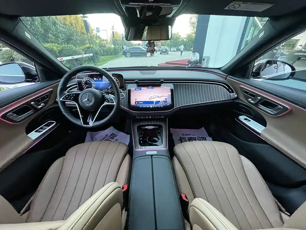 Mercedes-Benz E-Class — миниатюра 13