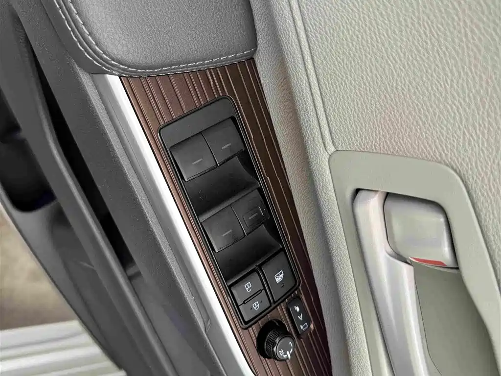 Toyota Sienna — миниатюра 14