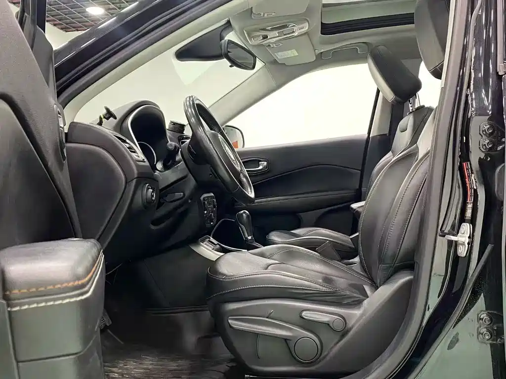 Jeep Compass — миниатюра 4
