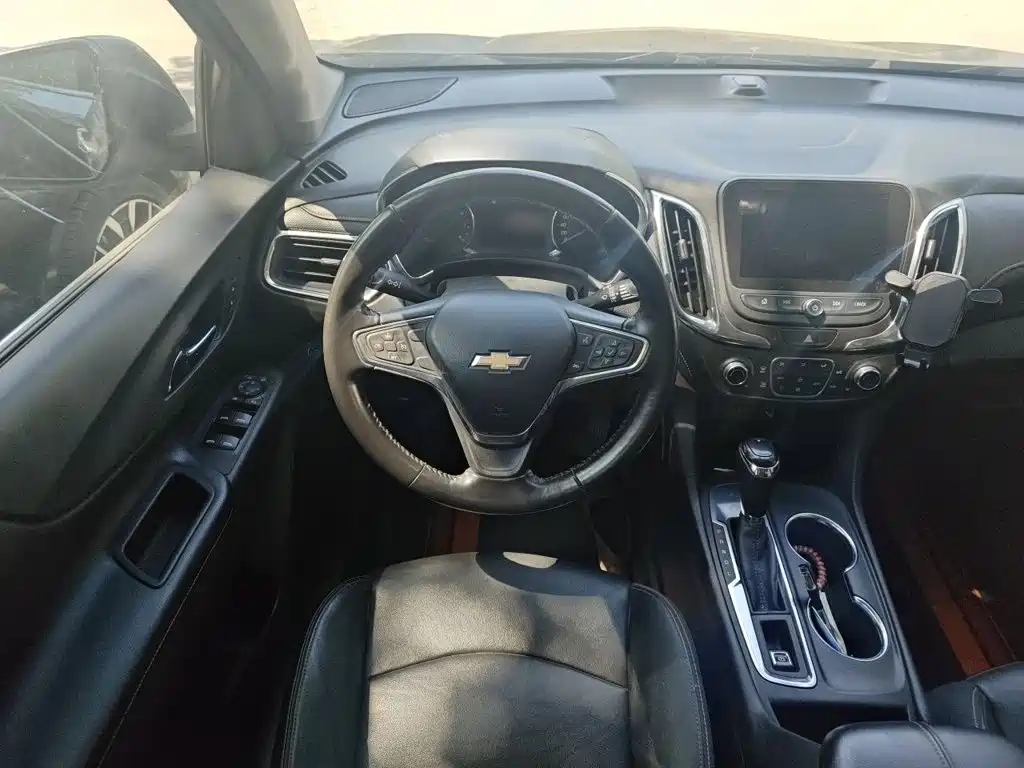 Chevrolet Equinox — миниатюра 11