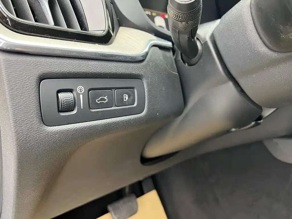 VOLVO XC60 PLUG IN HYBRID