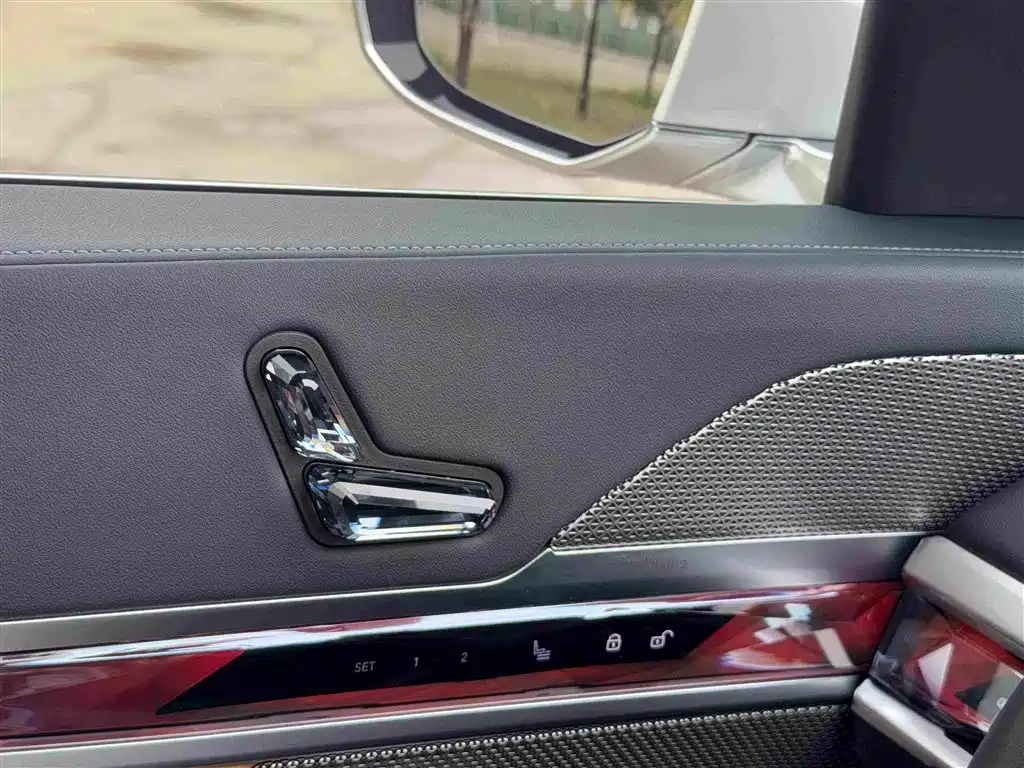 BMW 7 Series — миниатюра 16