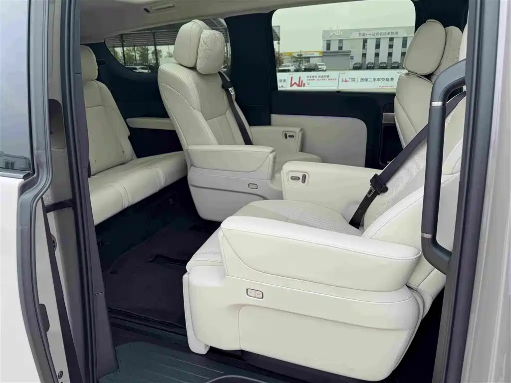 Li Auto Li MEGA — миниатюра 17