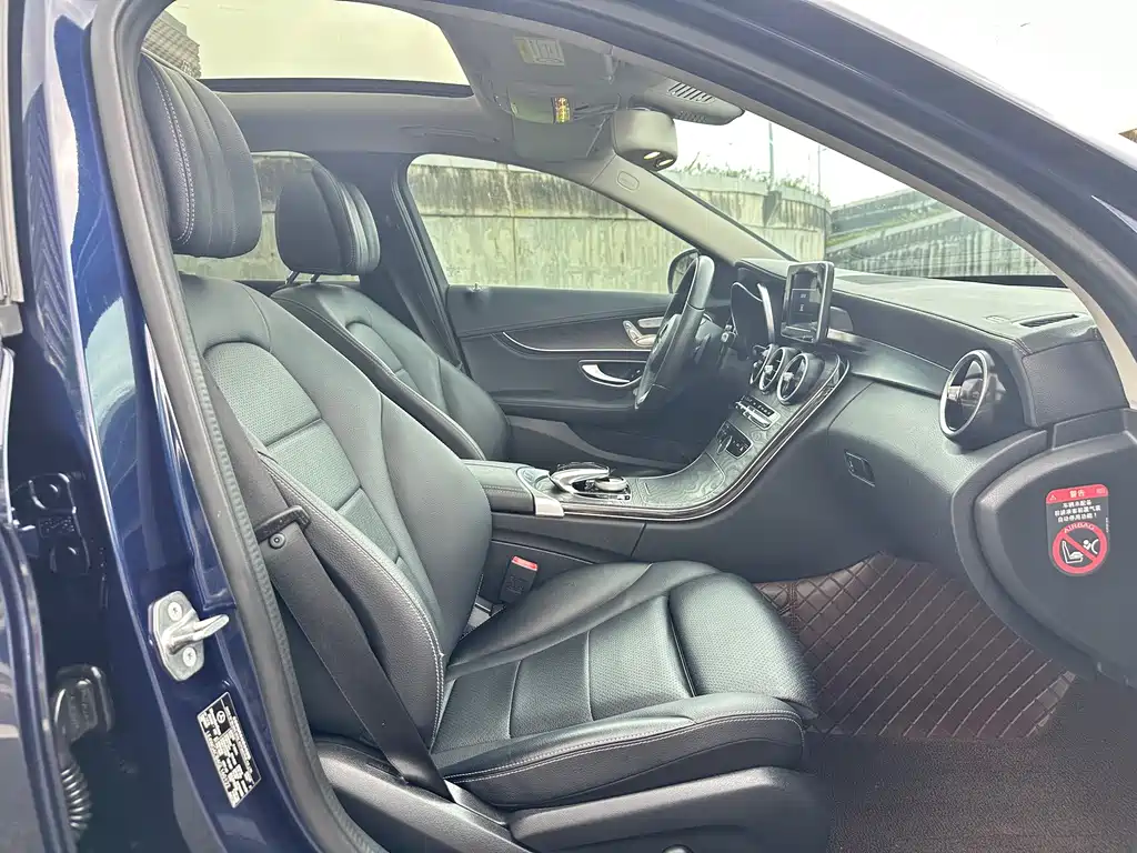 Mercedes-Benz C-Class — миниатюра 7