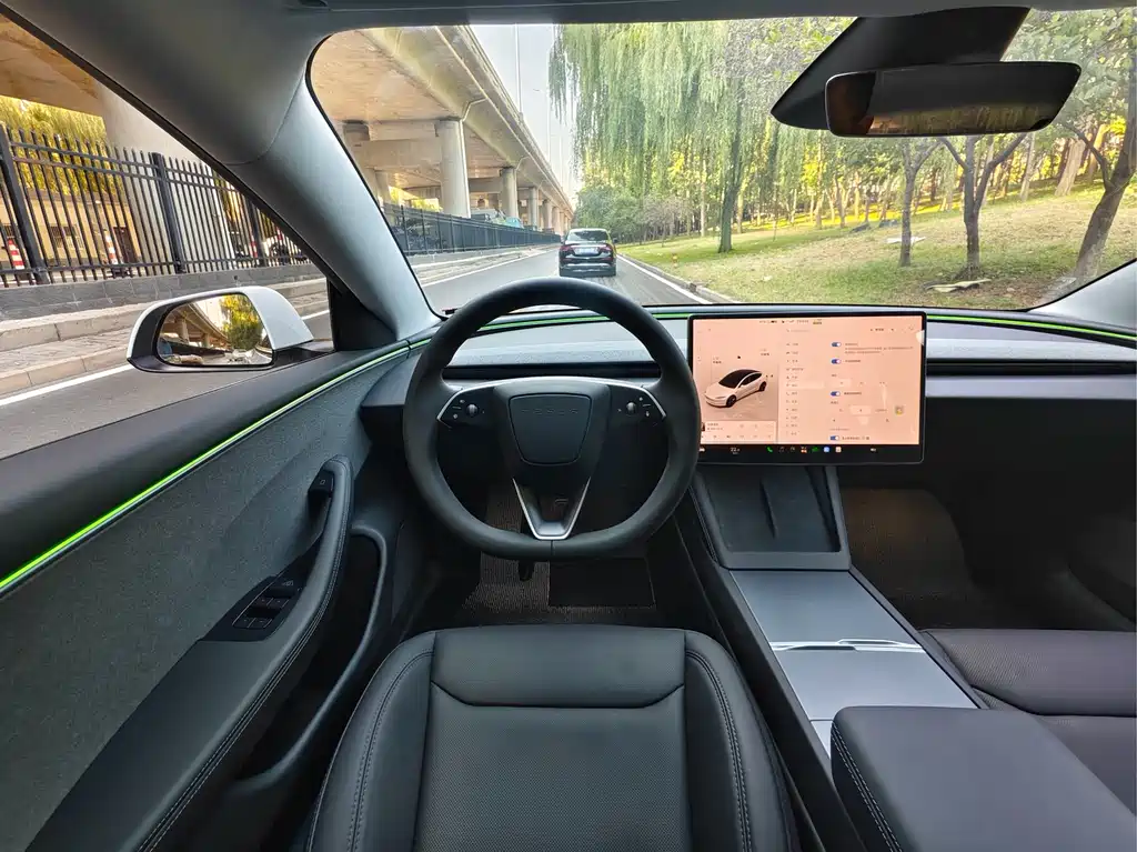 Tesla Model 3 — миниатюра 12