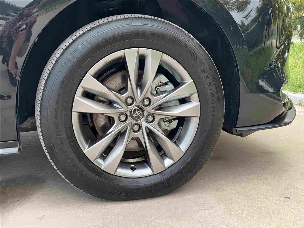Toyota Sienna — миниатюра 26