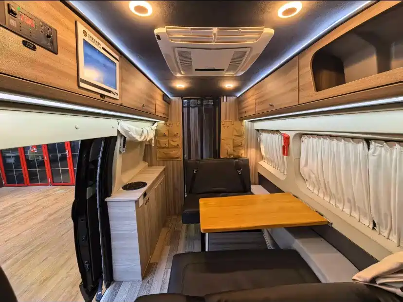 Ford Transit — миниатюра 10