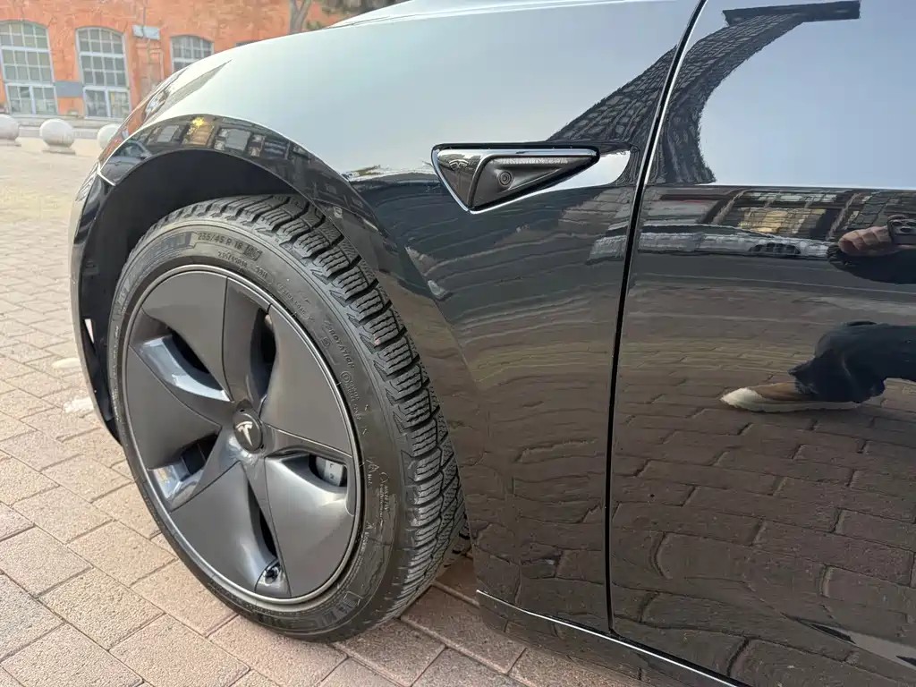 Tesla Model 3 — миниатюра 18
