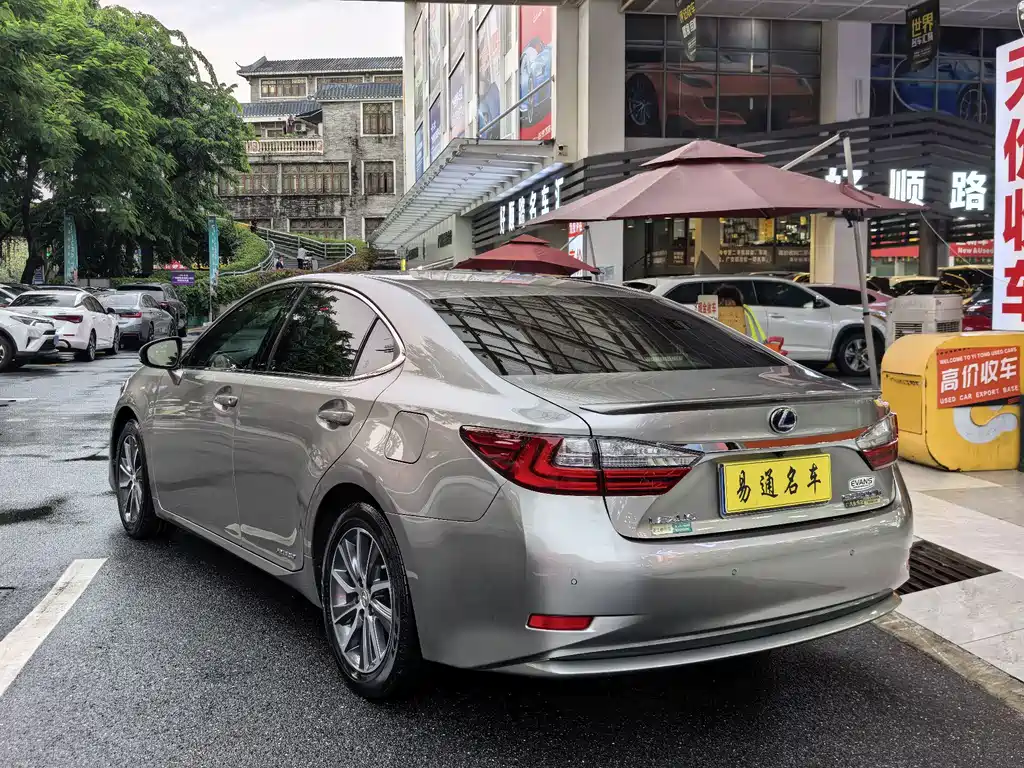 Lexus ES — миниатюра 7