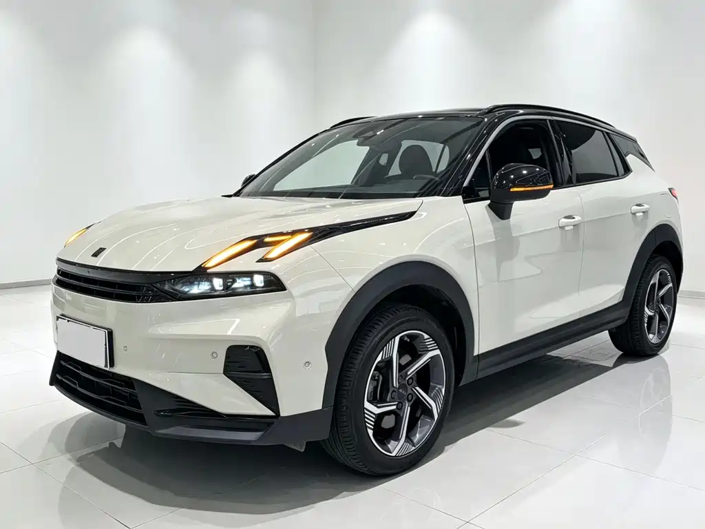 Lynk & Co 06