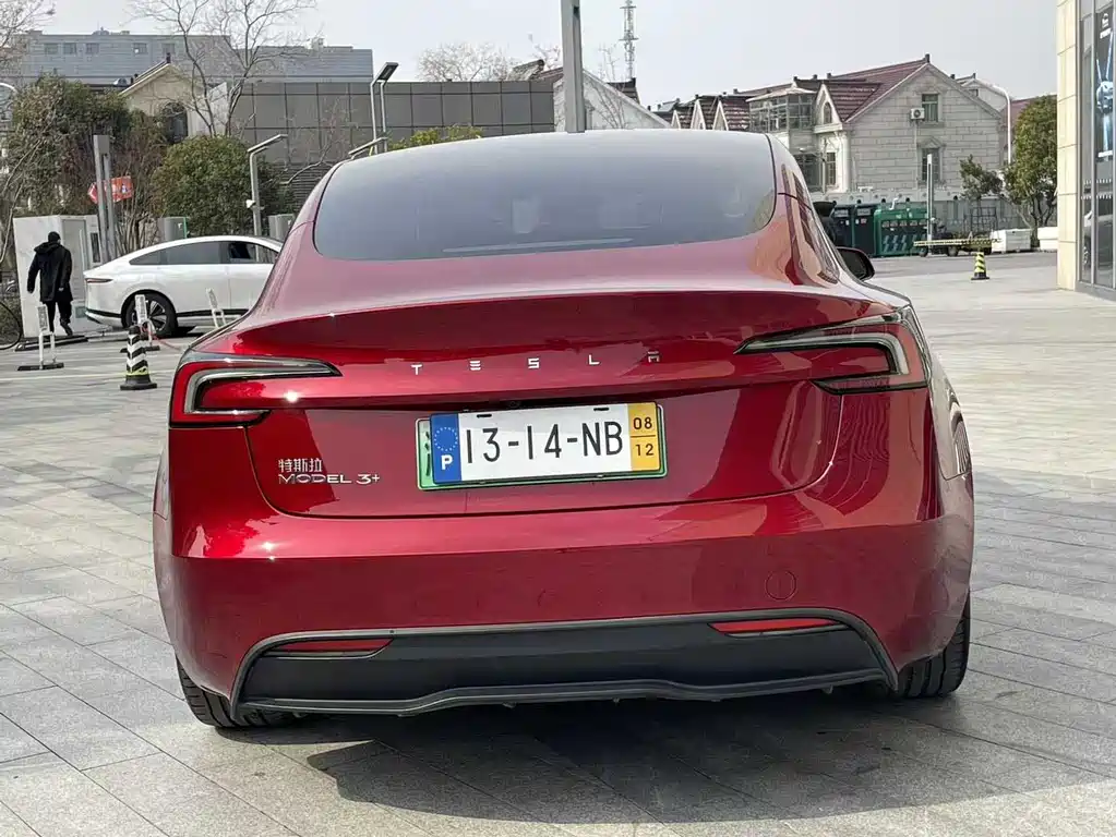 TESLA MODEL 3