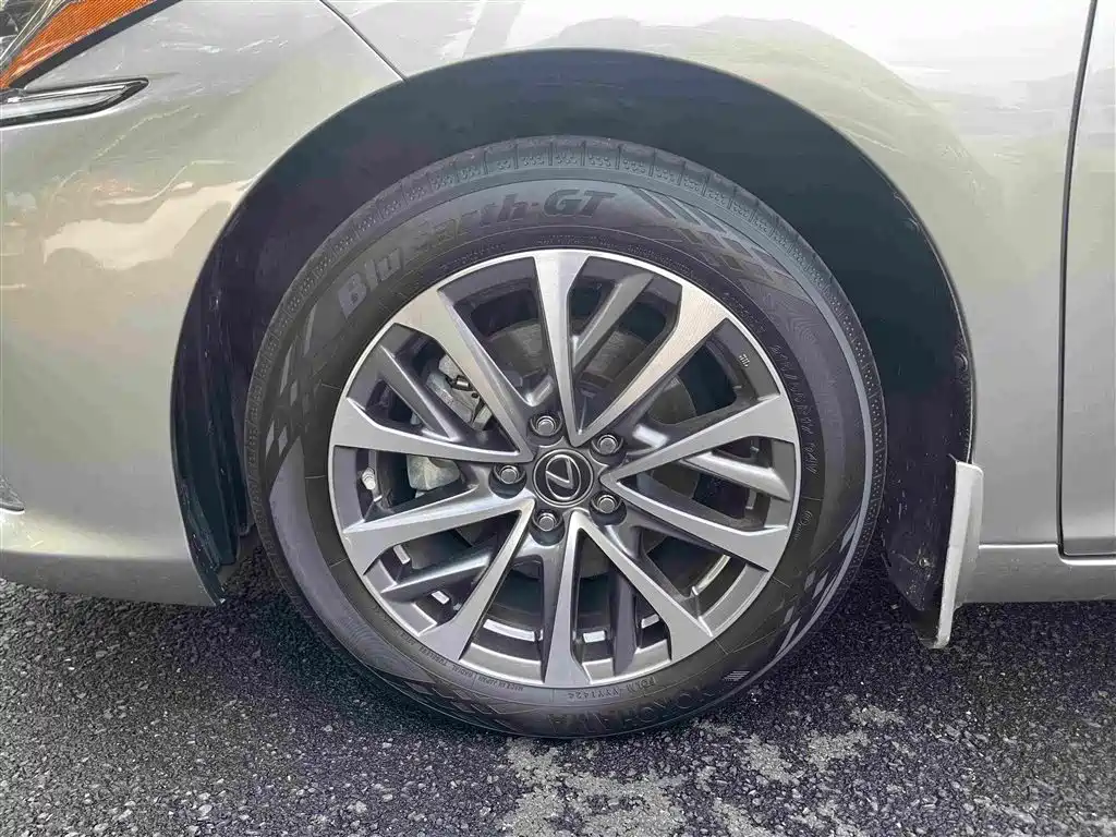 Lexus ES — миниатюра 26