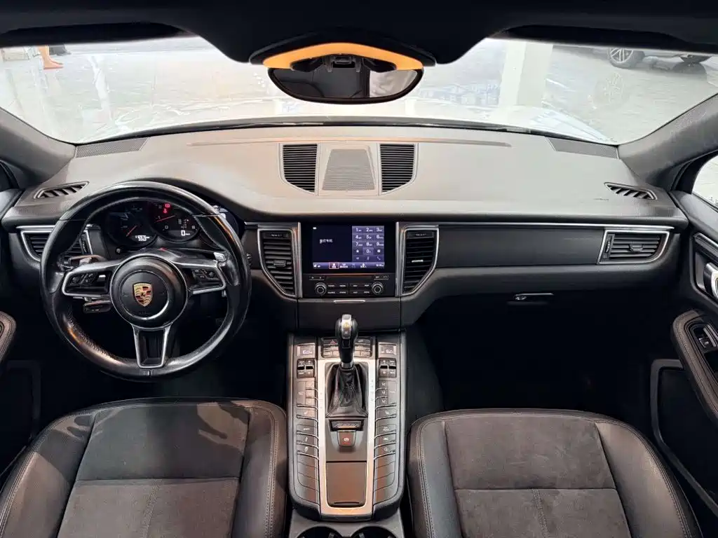 Porsche Macan — миниатюра 5