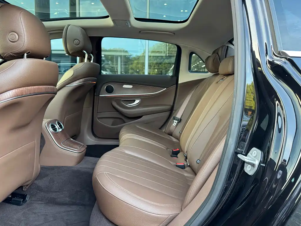 Mercedes-Benz E-Class — миниатюра 16