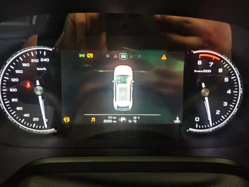 Roewe RX5 — миниатюра 12