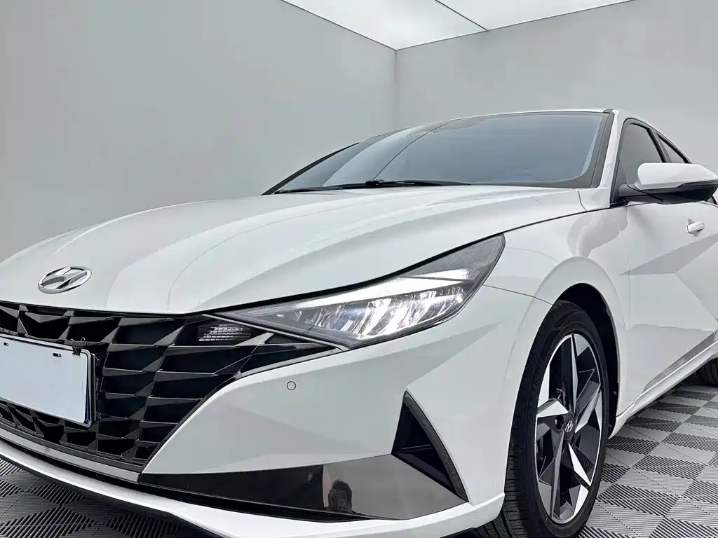 Hyundai Elantra — миниатюра 7