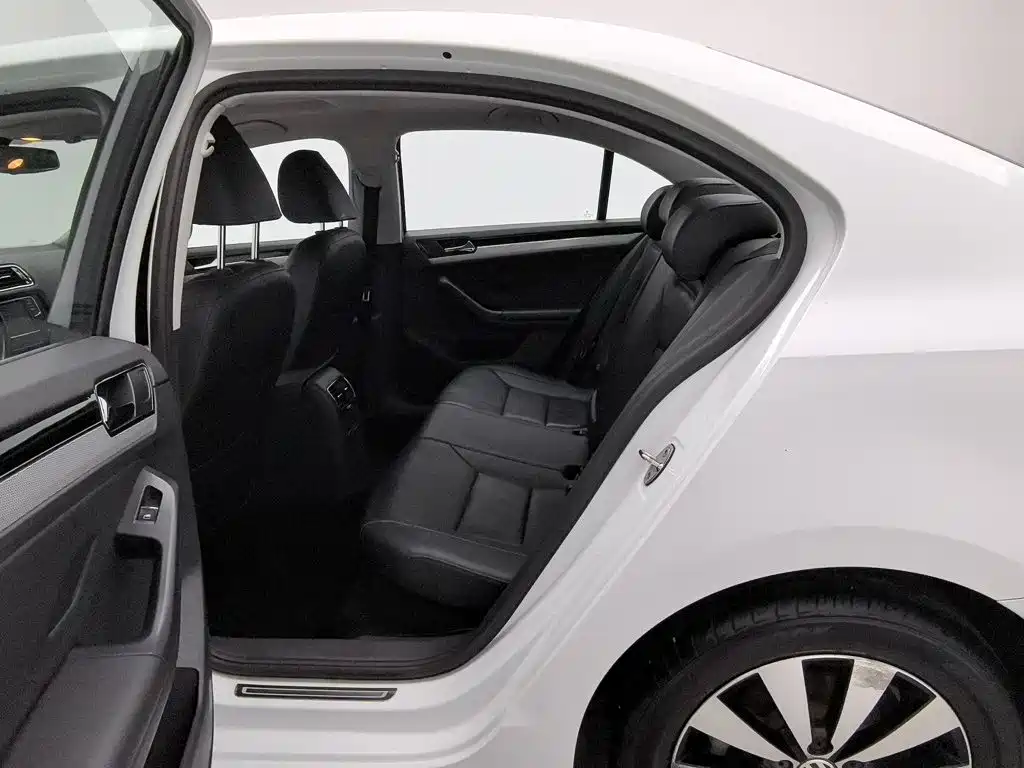 Volkswagen Sagitar — миниатюра 15