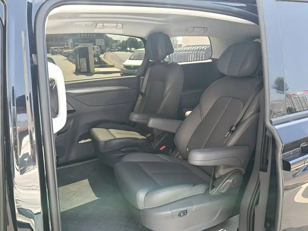 Buick GL8 Hybrid — миниатюра 6