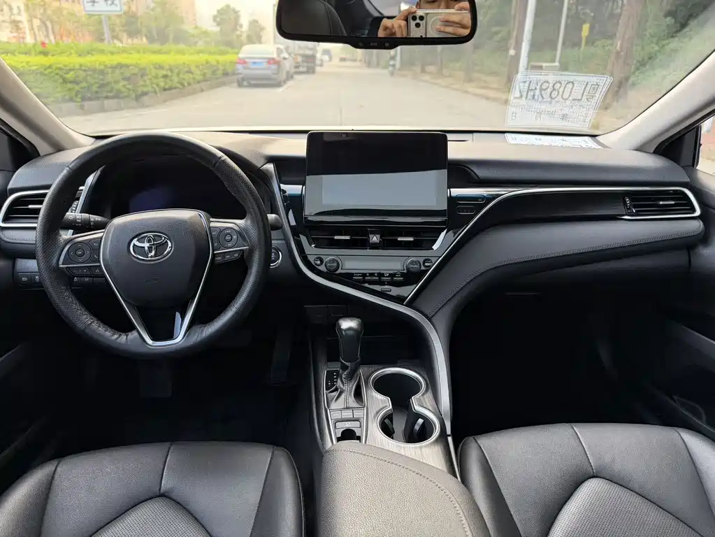 Toyota Camry — миниатюра 5