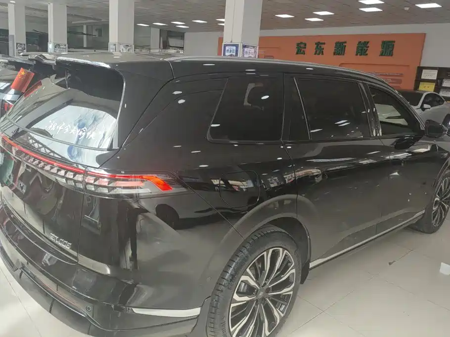 Dongfeng eπ008 2025 210Ultra 6 мест