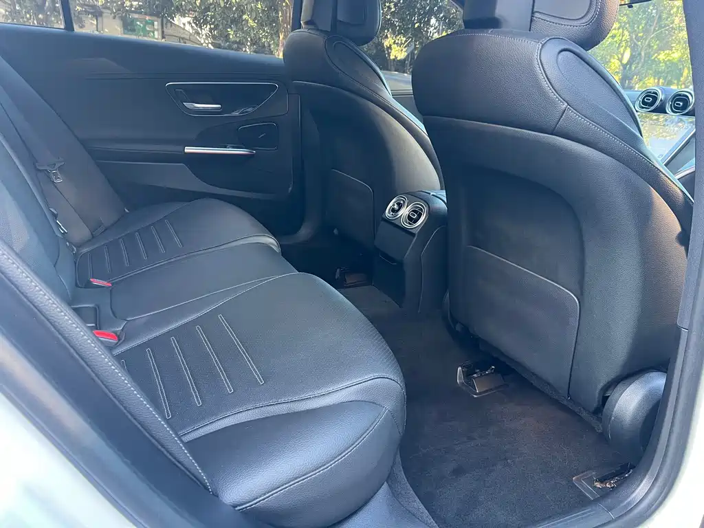 Mercedes-Benz C-Class — миниатюра 6