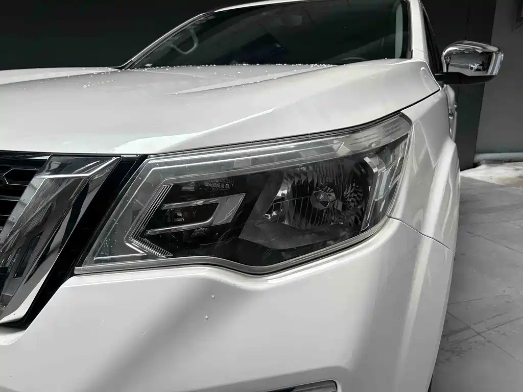 Nissan Terra 2018 2.5L AT Luxury