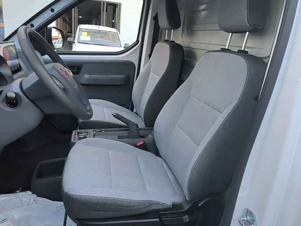 Wuling Yangguang — миниатюра 15