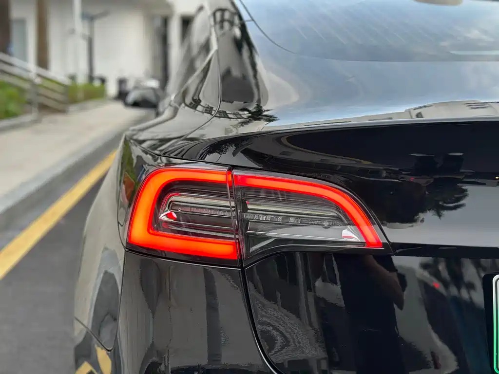 Tesla Model 3 — миниатюра 8