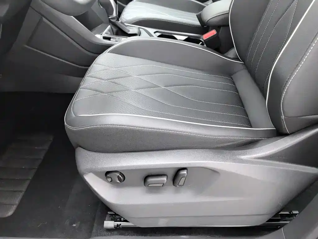 Volkswagen Tiguan L — миниатюра 20