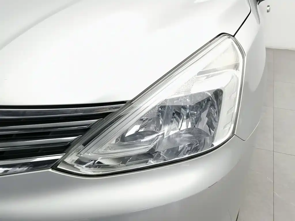 Nissan Livina — миниатюра 7