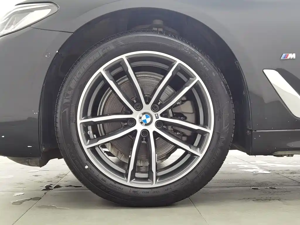 BMW 5 Series — миниатюра 17
