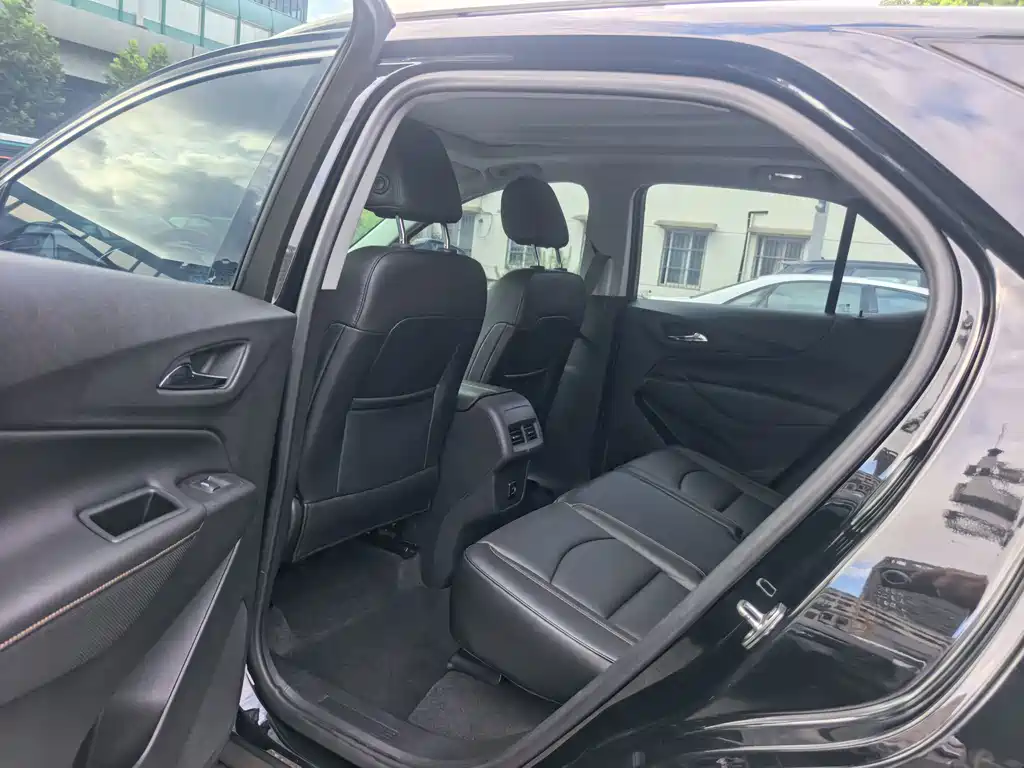 Chevrolet Equinox — миниатюра 18