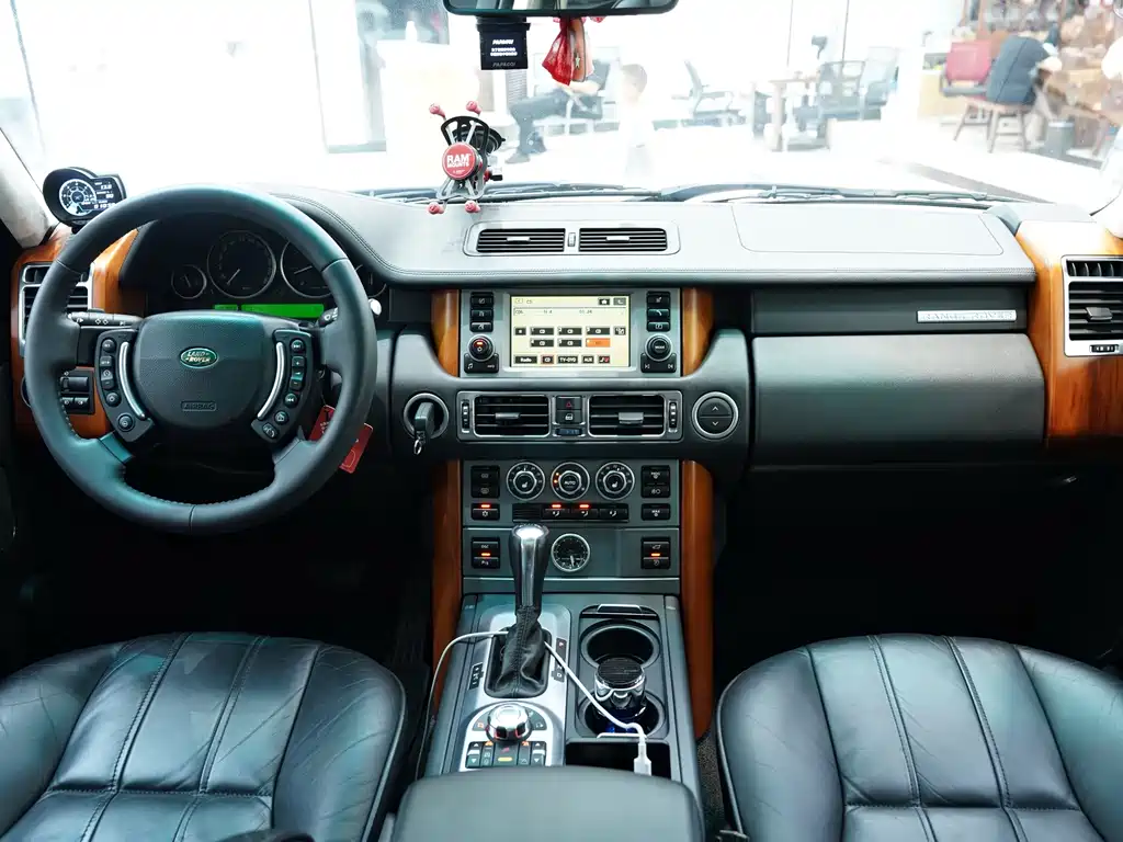Land Rover Range Rover — миниатюра 7