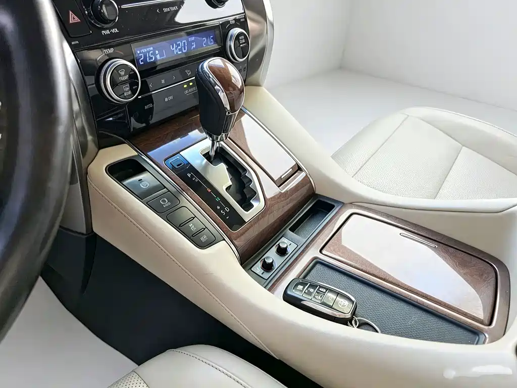 Toyota Alphard — миниатюра 15