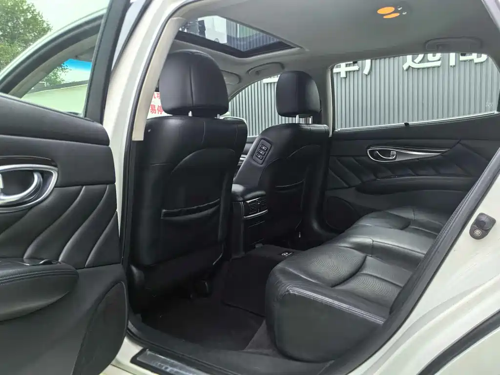 Infiniti M — миниатюра 7