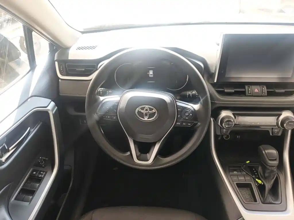 Toyota RAV4 — миниатюра 11