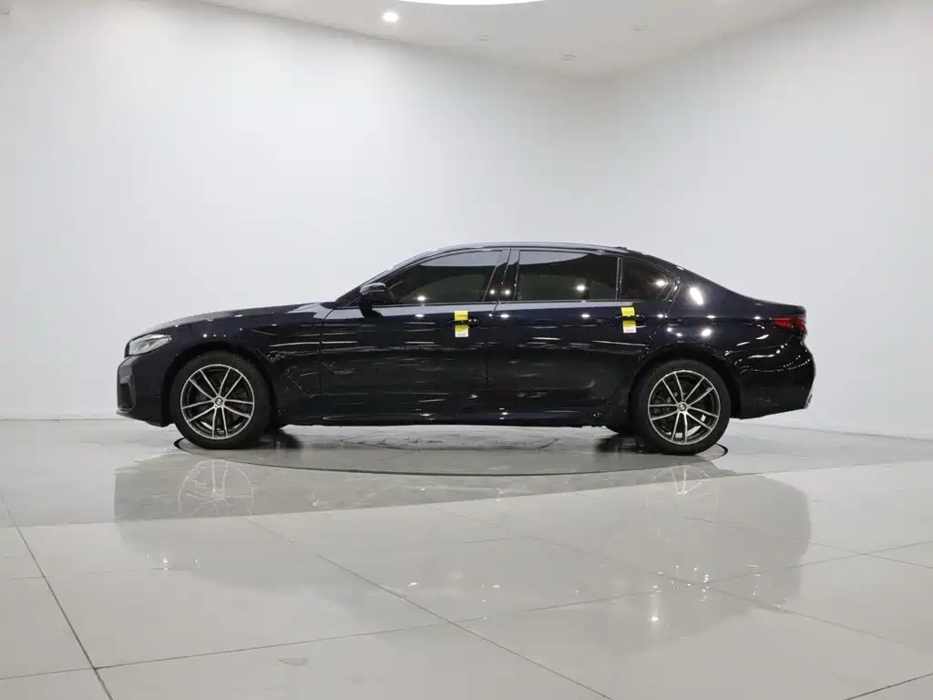 BMW 5 Series — миниатюра 7