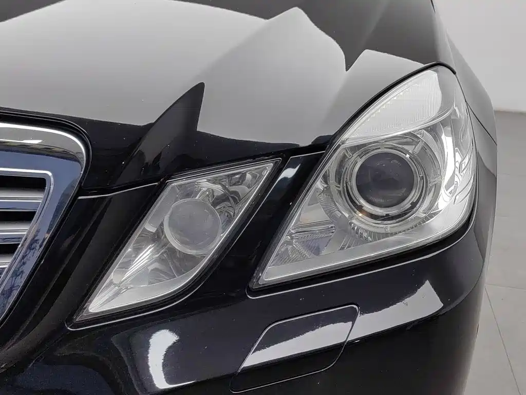 Mercedes-Benz E-Class — миниатюра 7