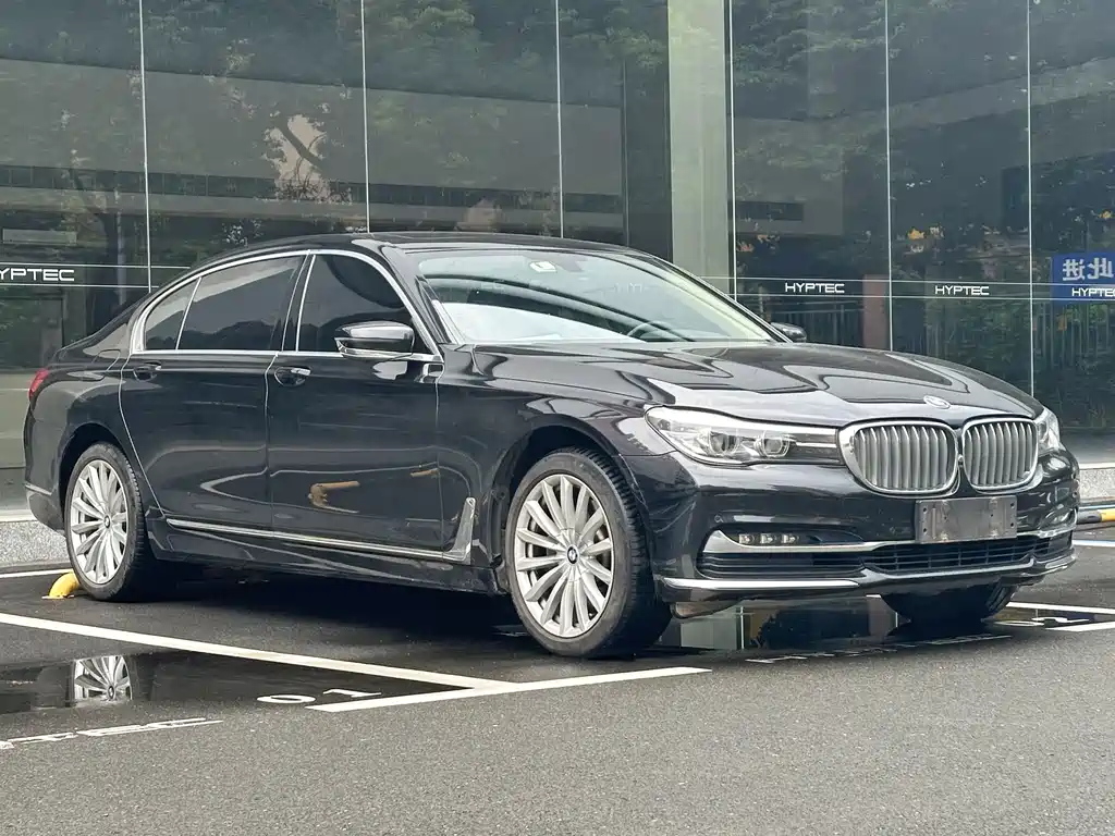 BMW 7 Series — миниатюра 5
