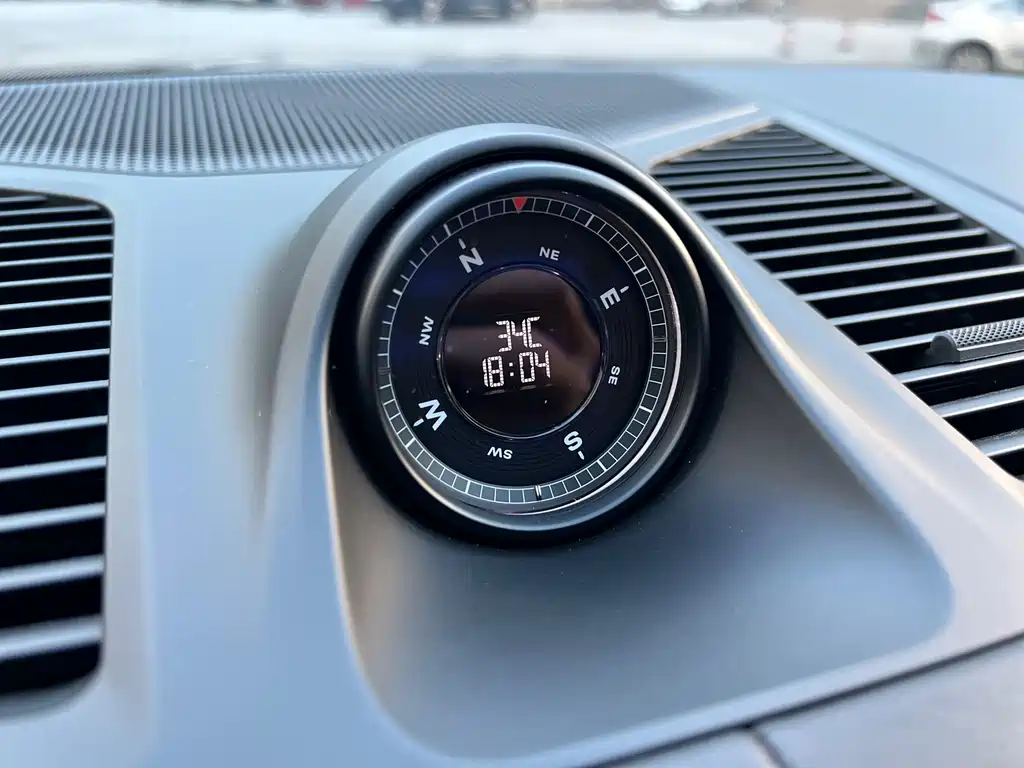 Porsche Cayenne — миниатюра 25