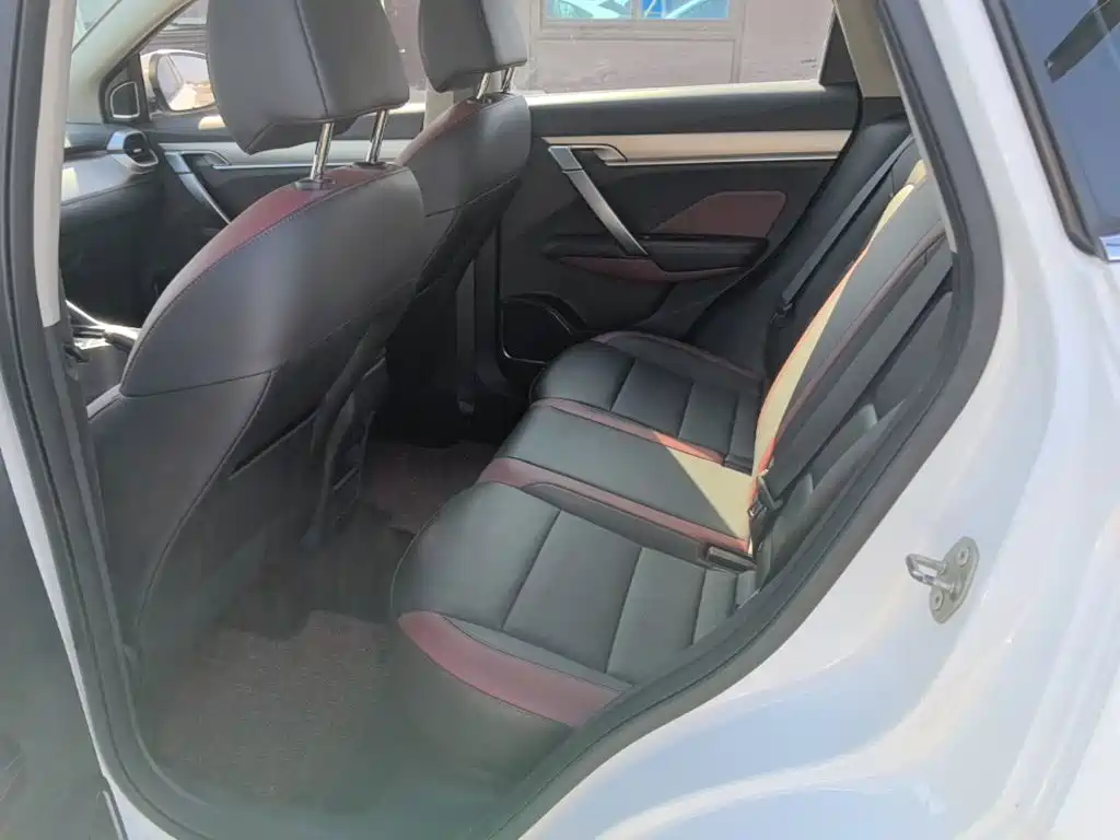 Geely Binyue — миниатюра 17