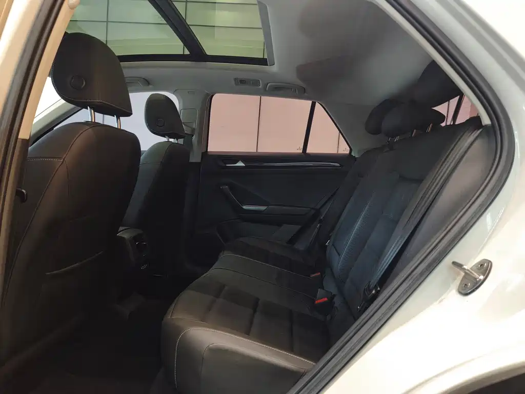 VOLKSWAGEN T ROC EXPLORING SONGS