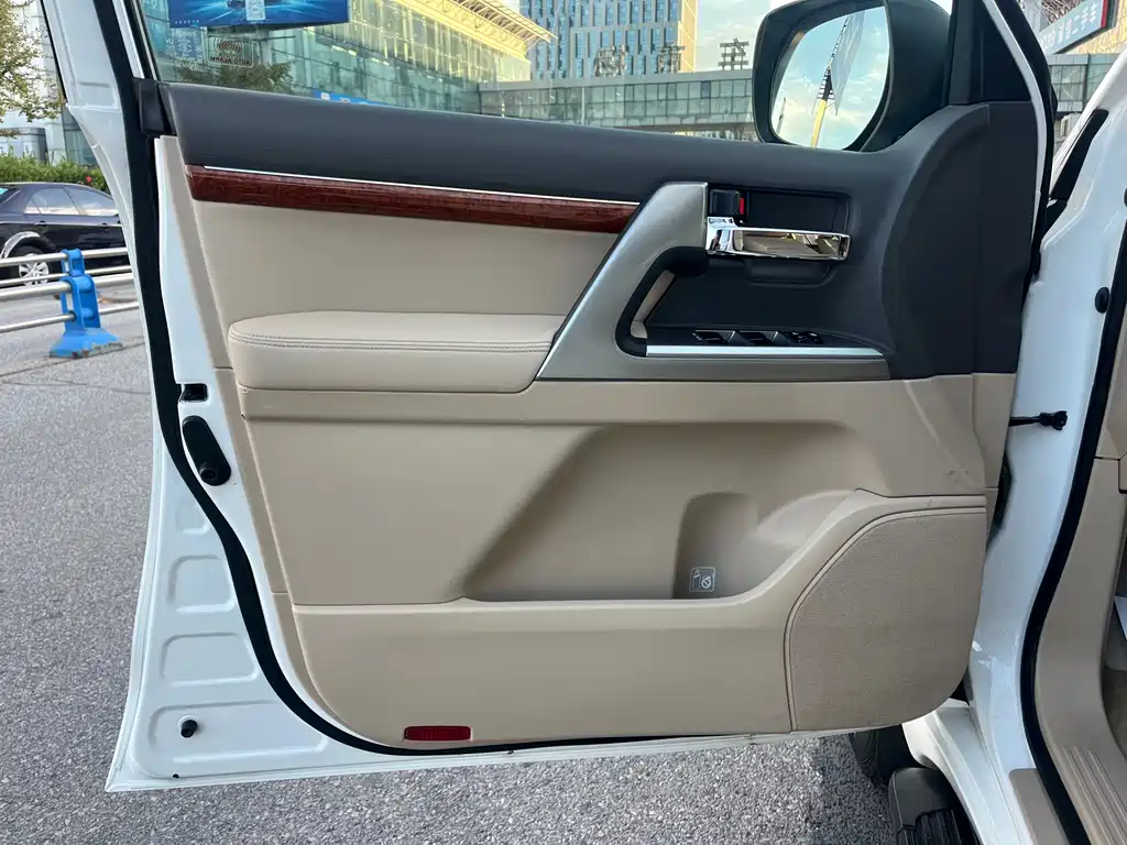 Toyota Land Cruiser 2012 4.0L AT VX