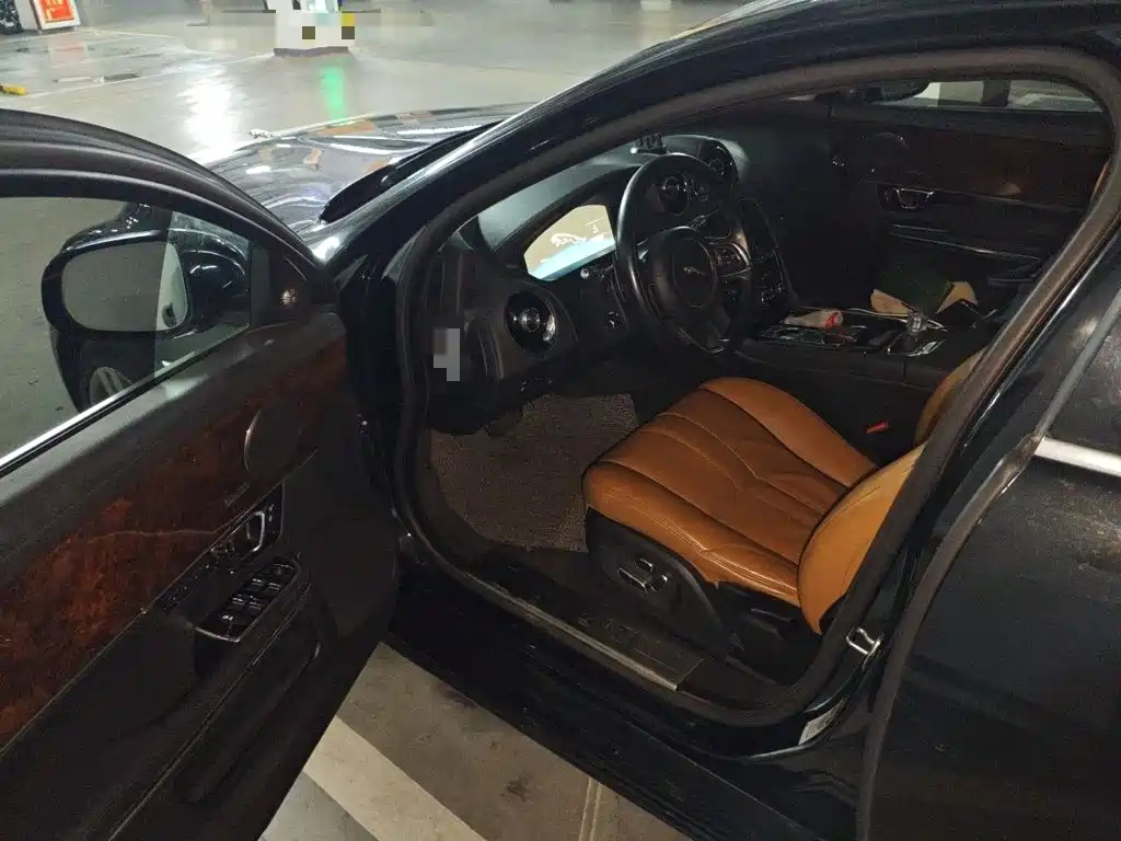 Jaguar XJ — миниатюра 12