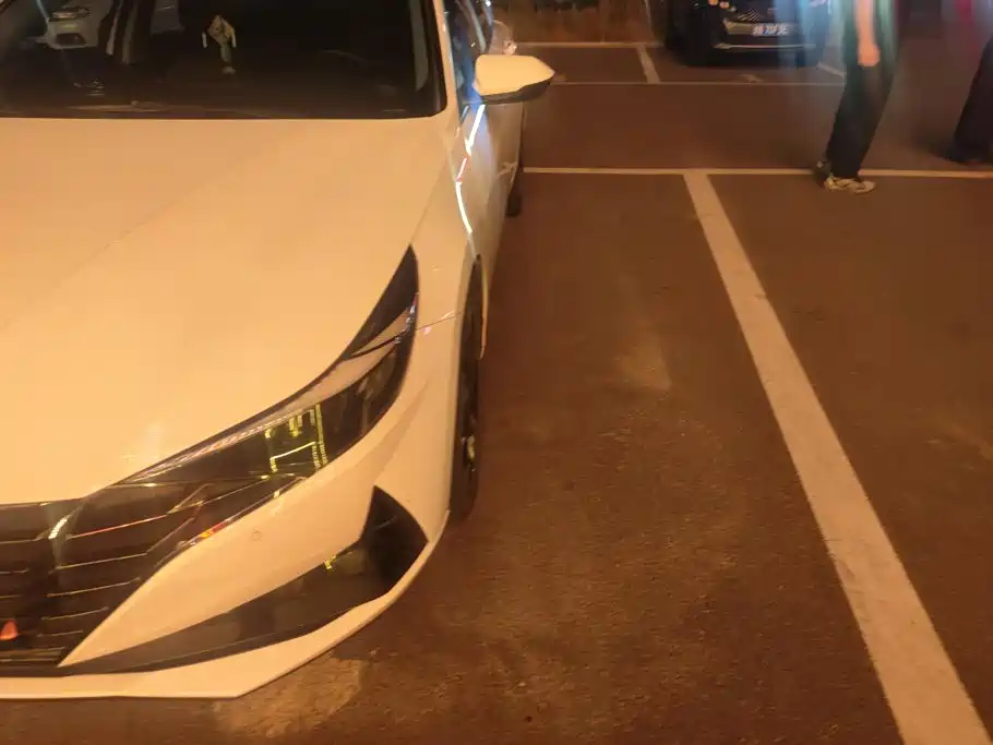 Hyundai Elantra — миниатюра 5