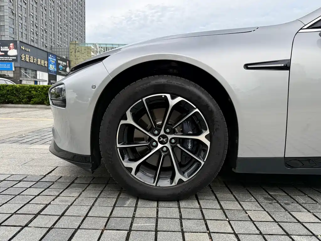 XPeng P7 — миниатюра 12