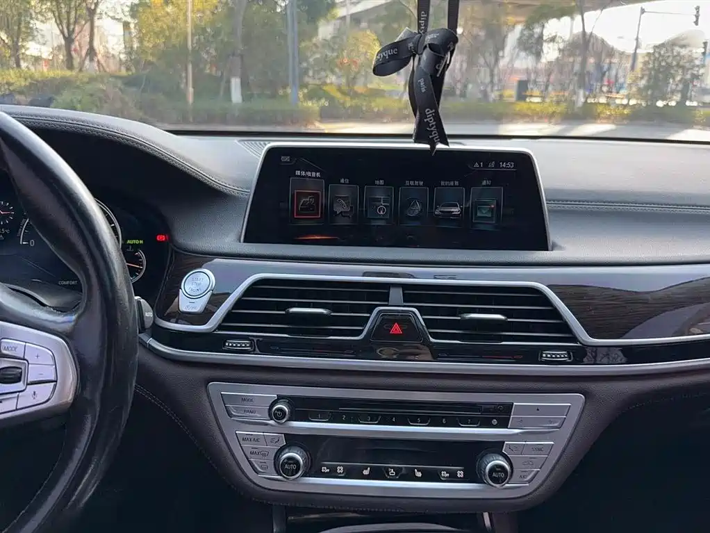 BMW 7 Series 7 2016 730Li Lead