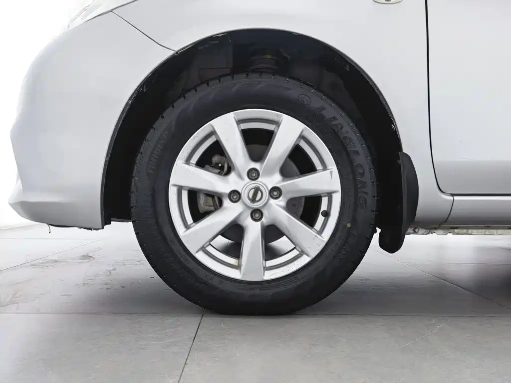 Nissan Sunny — миниатюра 17