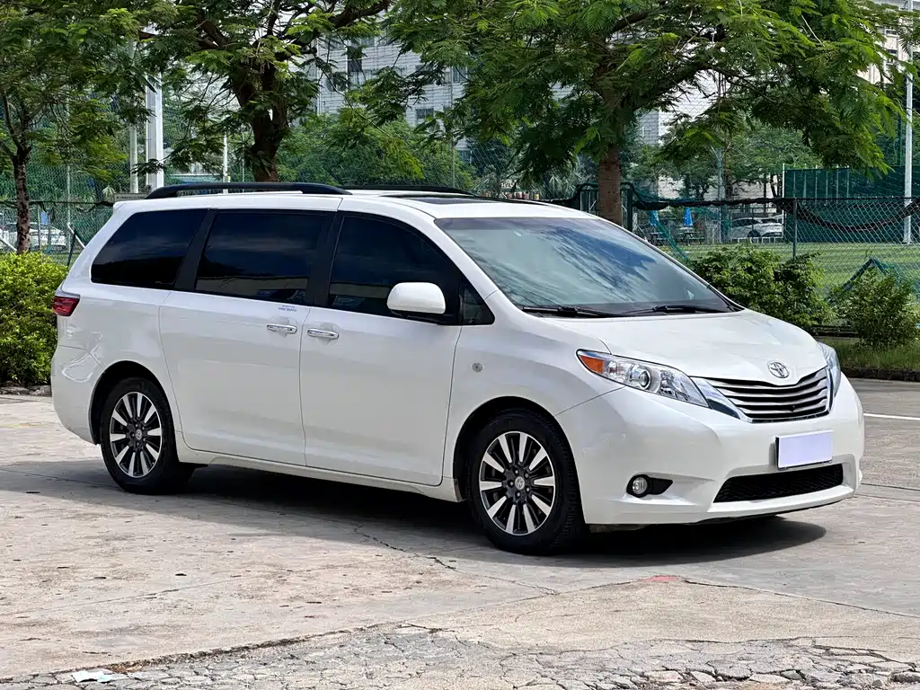 TOYOTA SIENNA