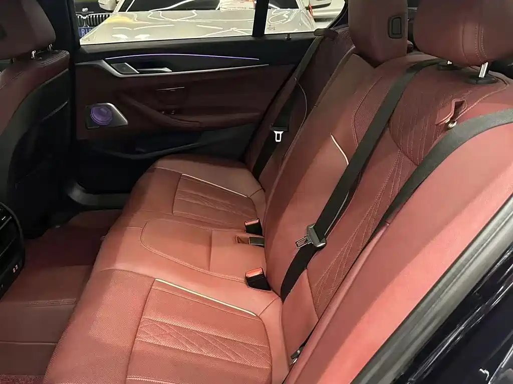 BMW 5 Series — миниатюра 8